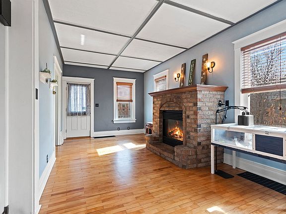 4th image of 1525 N Clark St