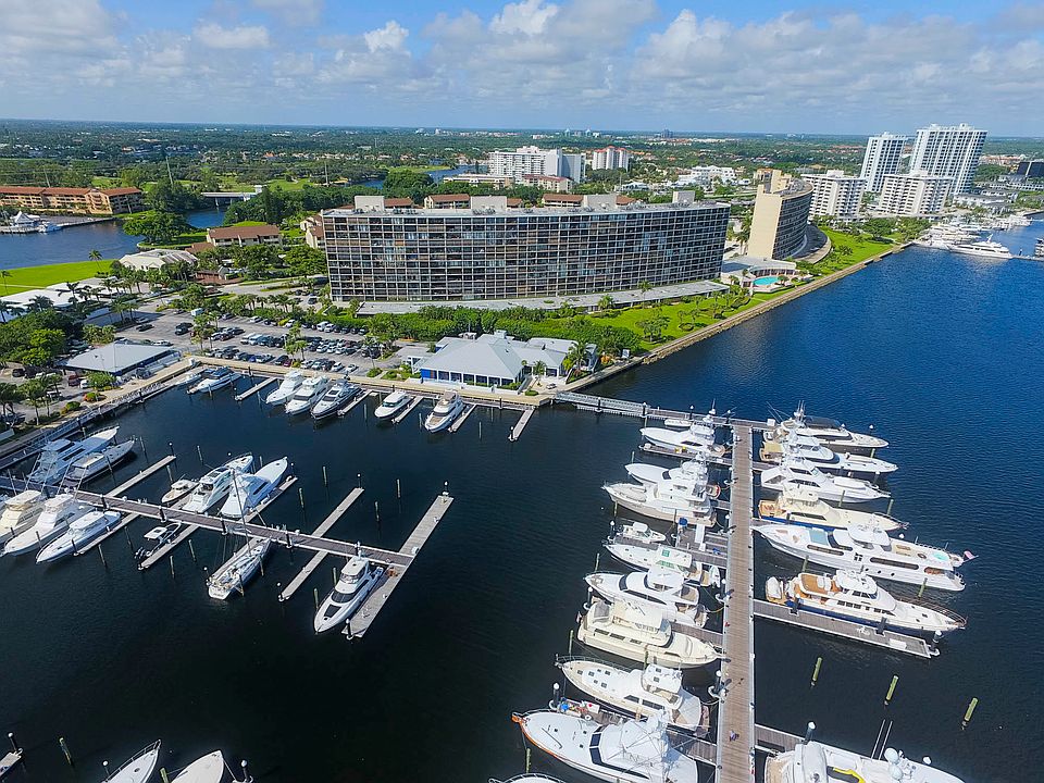 1st image of 136 Lakeshore Drive #211