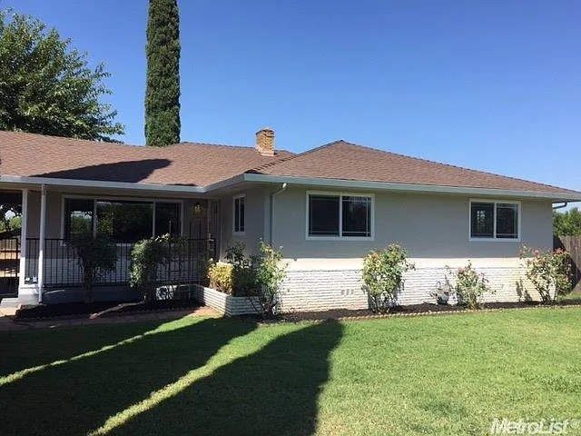 2267 Railroad Ave photo 1
