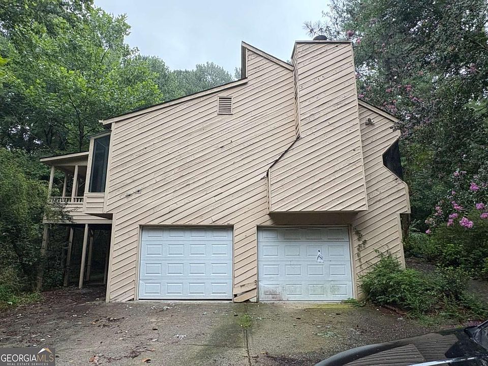 2nd image of 3919 Leach Rd