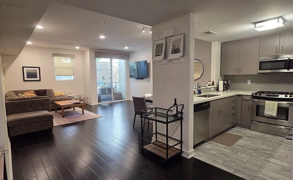 436 S Virgil Ave #209