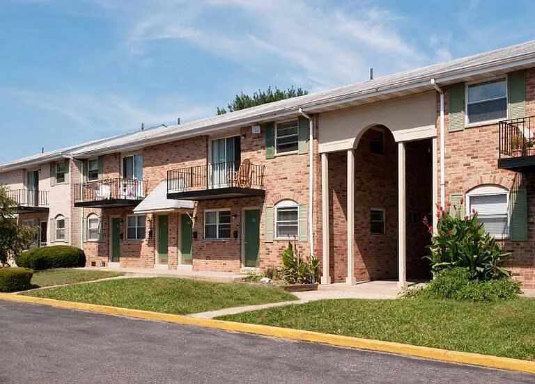 Jamestown Square Apartments — Photo 18