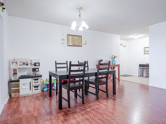 3rd image of 15 Sewells Rd #1204