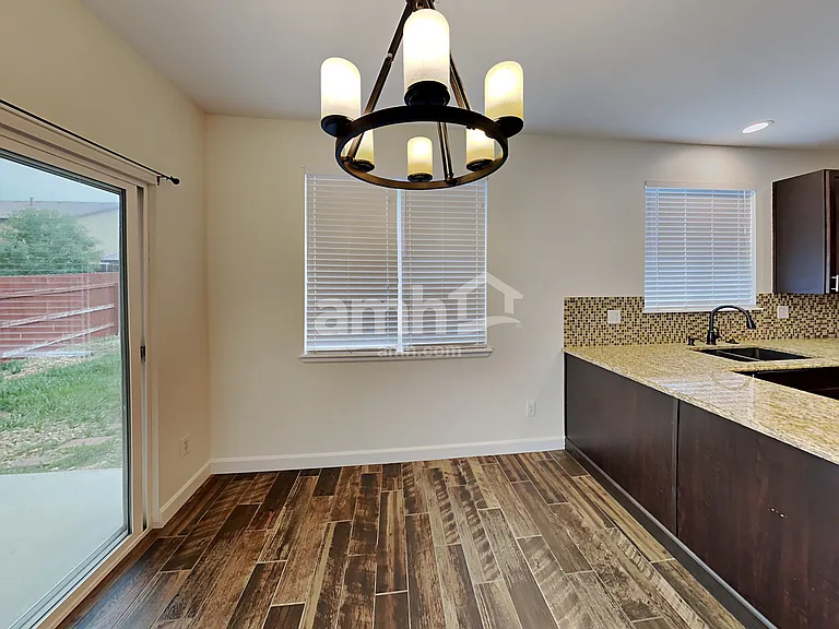 10031 Dillon Cir — Photo 4