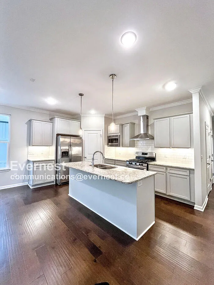 4 bed, 3.0 bath, 2452 sqft, $3,495 — Photo 3