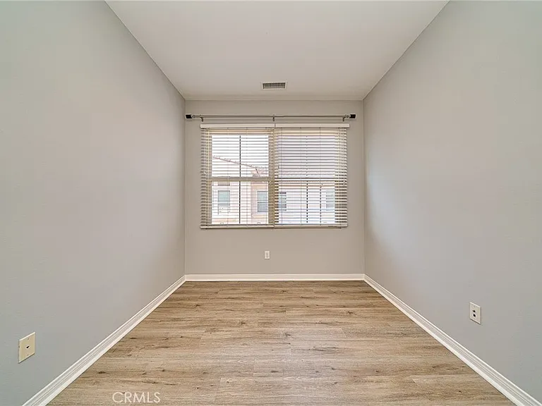 261 Mayfair — Photo 14