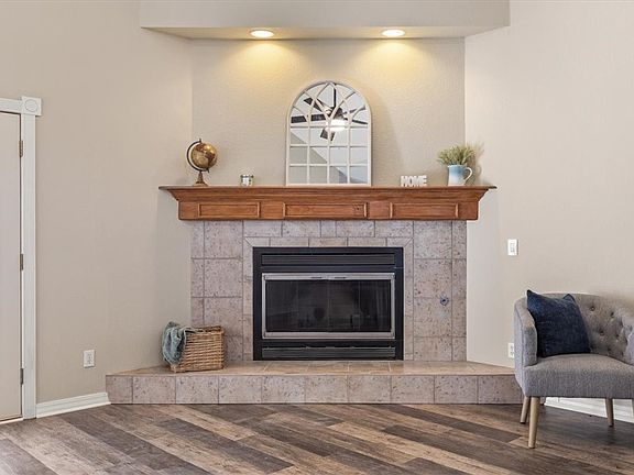 5th image of 3040 N Quartz Dr