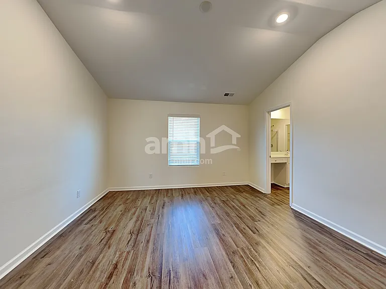 2054 Southlea Dr — Photo 13