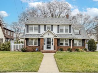 100 Stratford Rd, West Hempstead, NY 11552