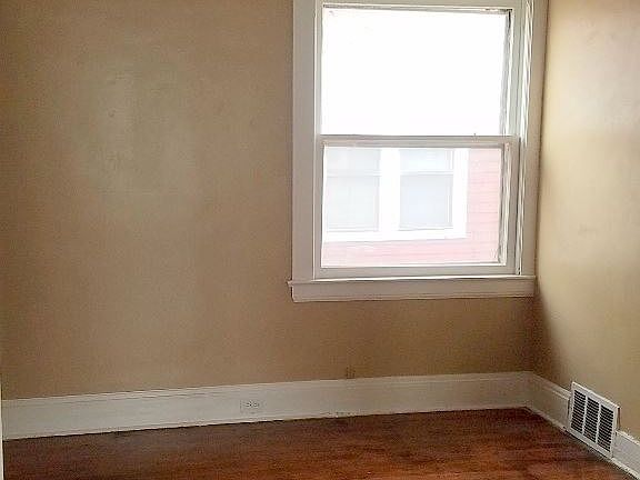 4th image of 11425 Parkview Ave