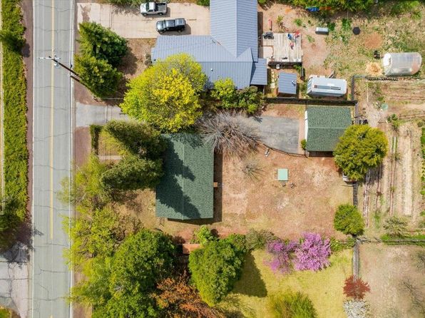 979 Lassen Ln, Mount Shasta, CA 96067
