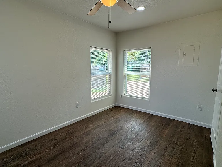 1108 E Maddox Ave — Photo 18