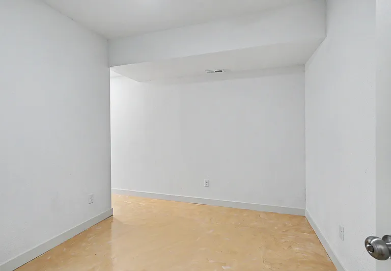 908 Indiana St #B — Photo 10
