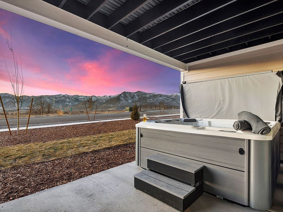 Hot Tub downstairs under a covered patio. Gorgeous views...