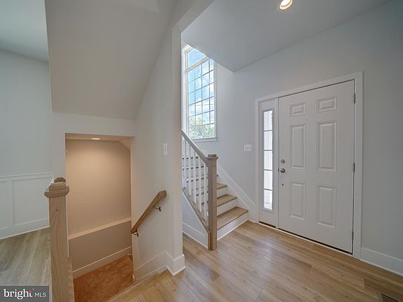4th image of 9429 Fairview Ave