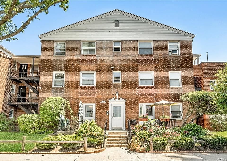 1st image of 7 Leewood Cir APT 4R