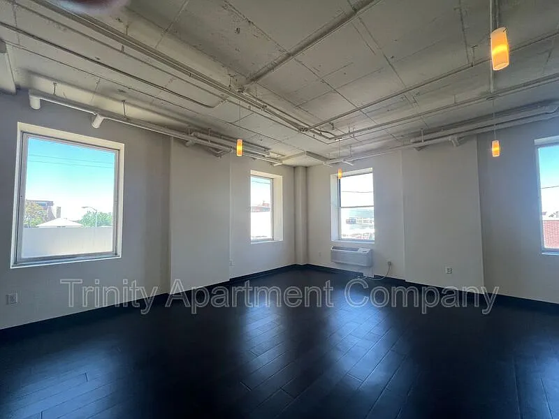 Studio, 1.0 bath, 684 sqft, $1,075 — Photo 2