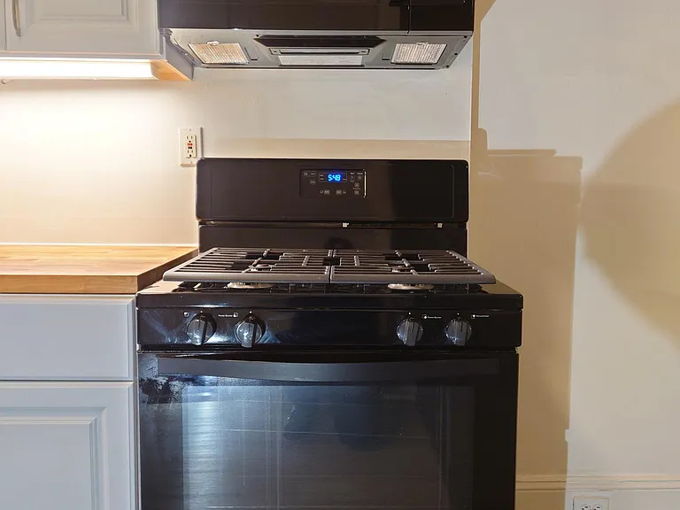 1832 Bolton St #3A — Photo 17