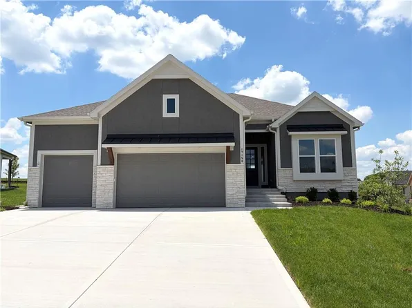 17156 S Laurelwood St, Olathe, KS 66062