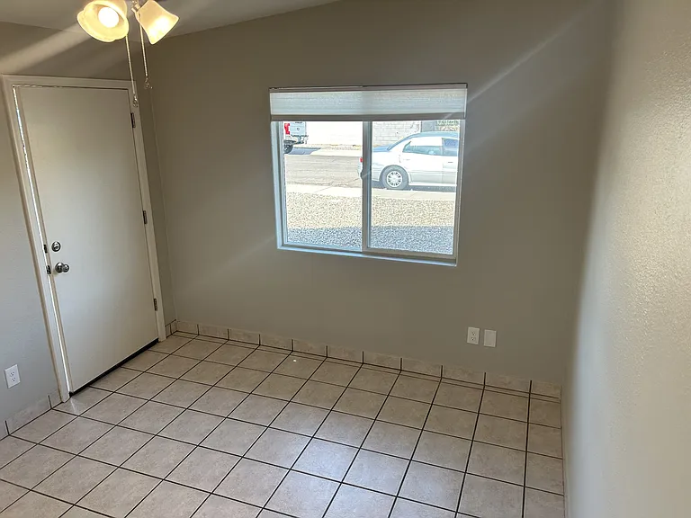 2025 S Forest Ave — Photo 8