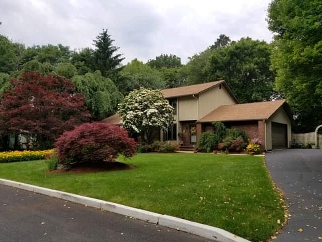 1st image of 27 Carrie Ann Dr