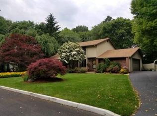 27 Carrie Ann Dr, Cranston, RI 02921