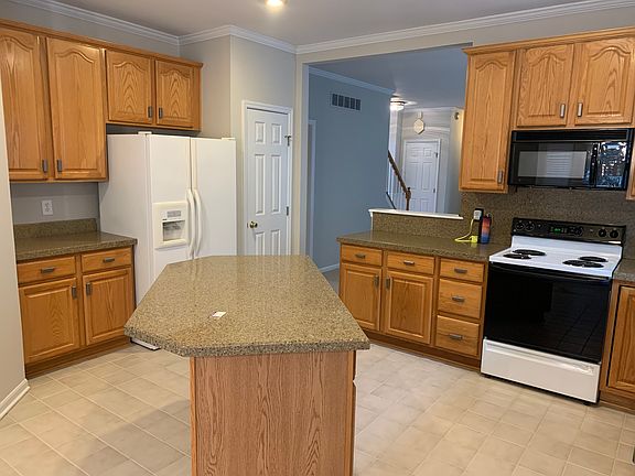 3rd image of 2230 Sycamore Hills Dr
