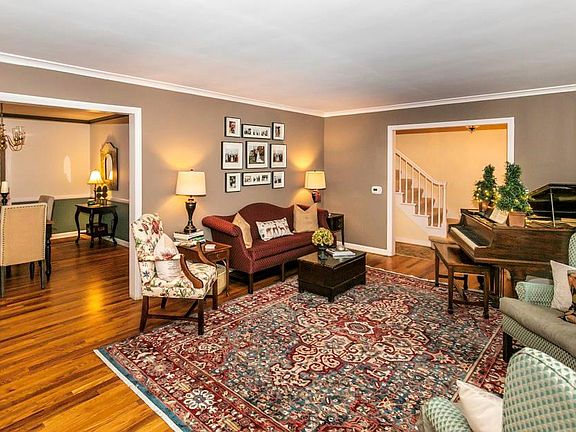 4th image of 232 Connecticut Dr