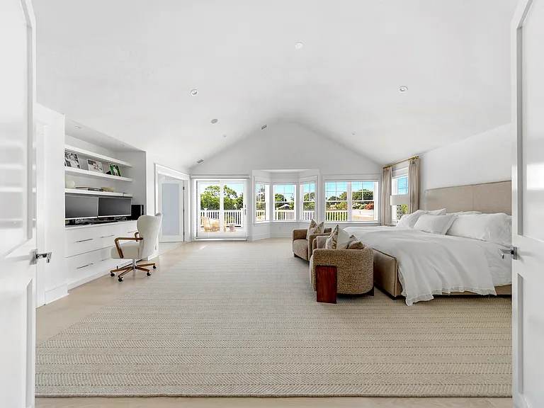 13 Beach Ln — Photo 7