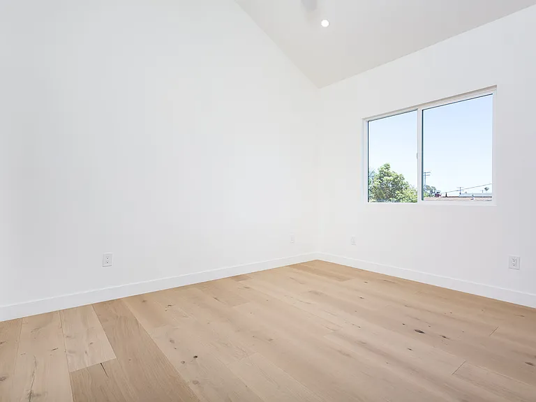 4424 Cherokee Ave — Photo 3
