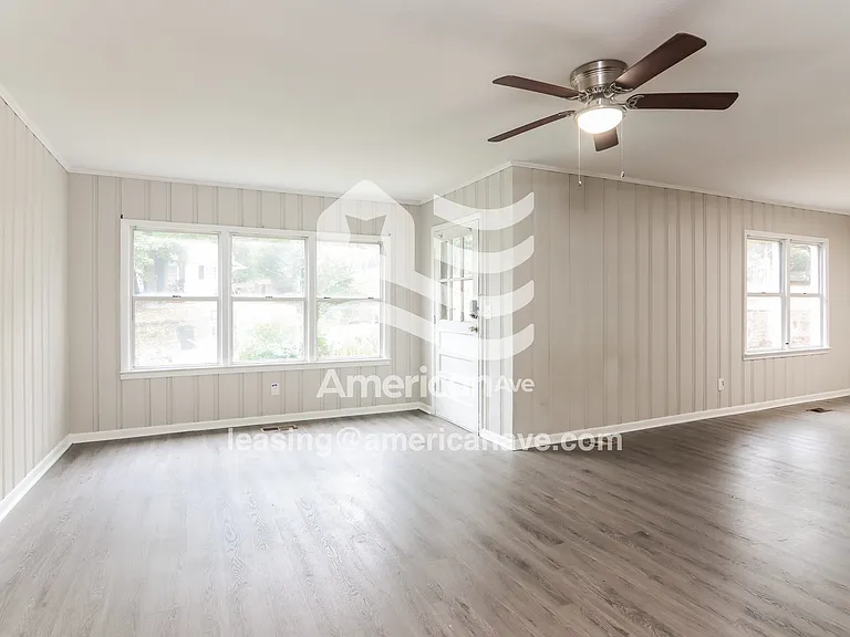 1363271_003_living_room_14159803.jpg