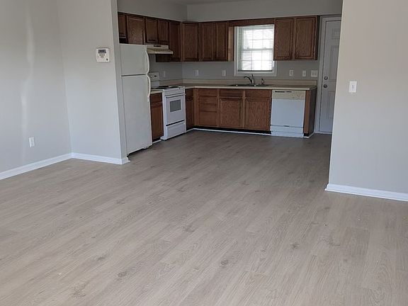 4th image of 672 Lakeside Ave #0
