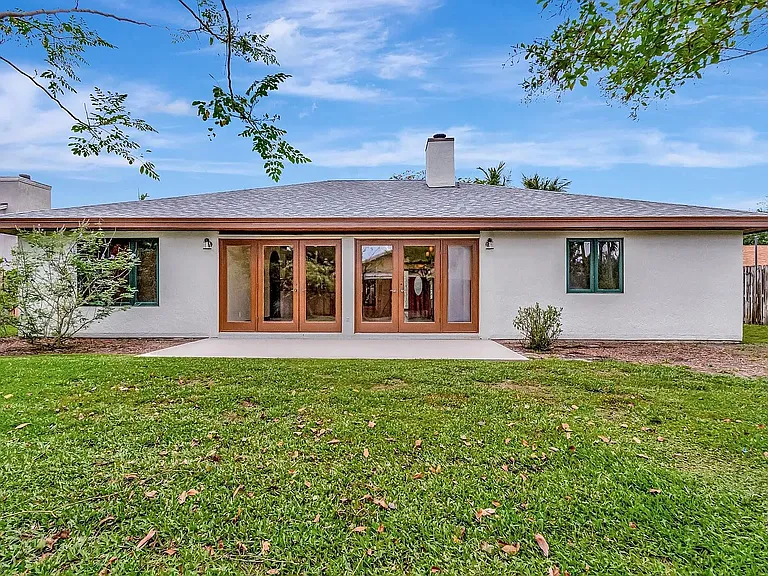 7415 Woodland Creek Ln — Photo 35