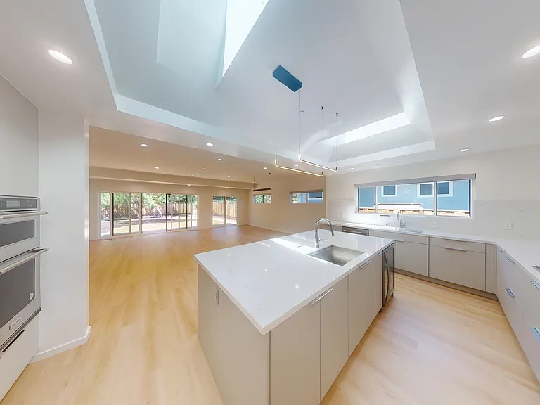 1257 Sleepy Hollow Ln — Photo 4