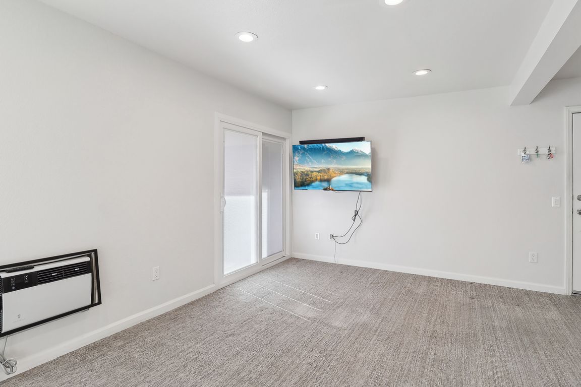 Margerum Ave 235-001.jpg