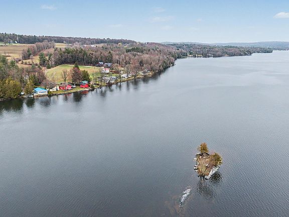 3rd image of 326 Mullen Shore Road
