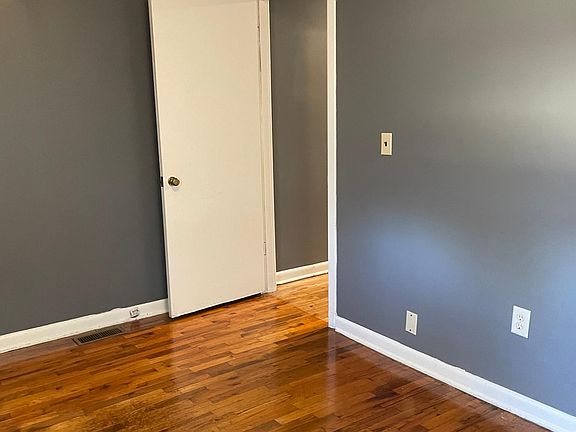 5th image of 915 Oakdale St