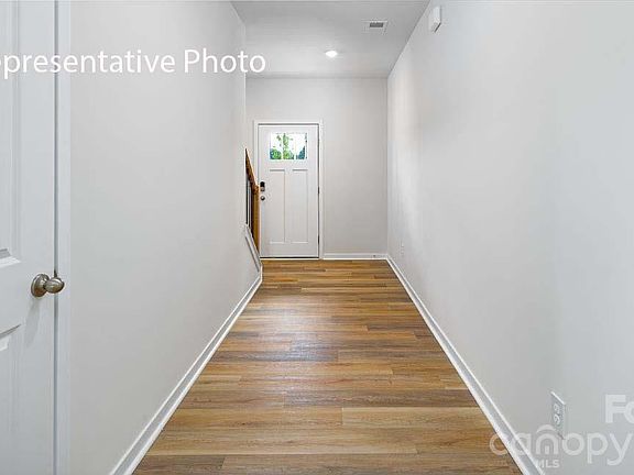 2nd image of 1423 Orchid Ln
