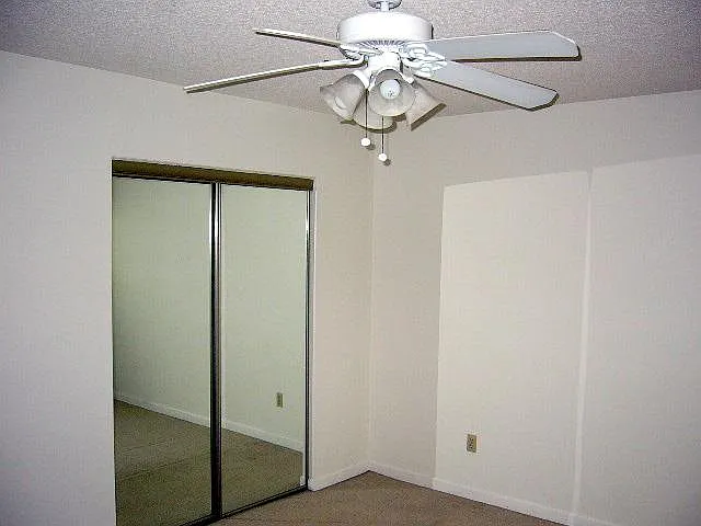 1692 E Swan Cir — Photo 9