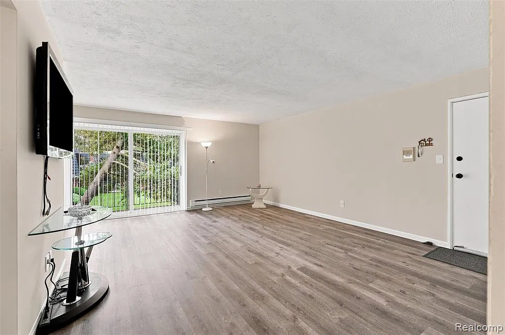 2 bed, 912 sqft, $1,450 — Photo 3