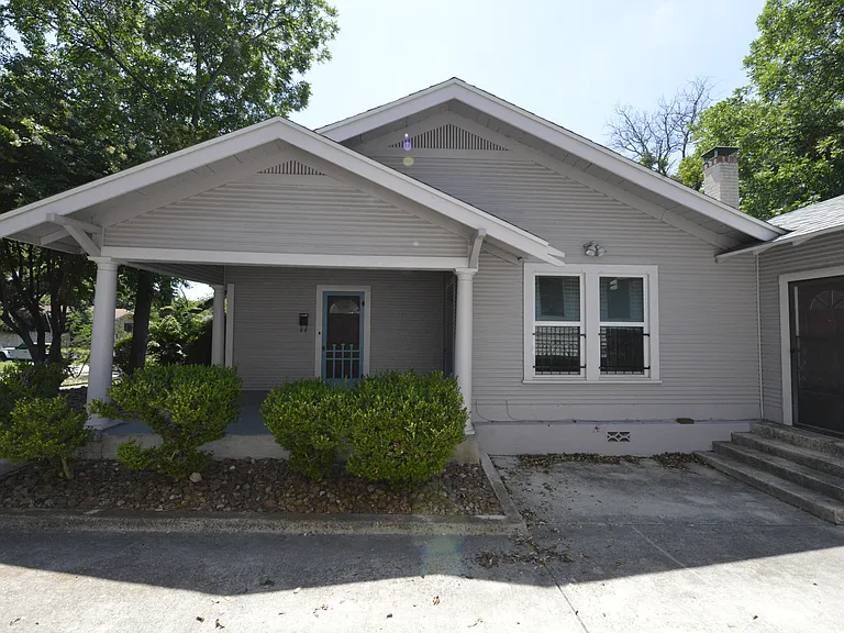 423 W Huisache Ave — Photo 3
