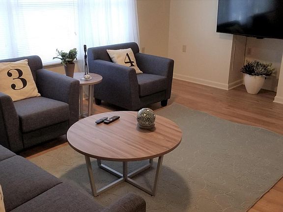 3rd image of 1226 Mountain View Dr APT D