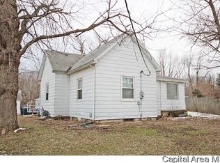 817 N 2nd St, Riverton, IL 62561