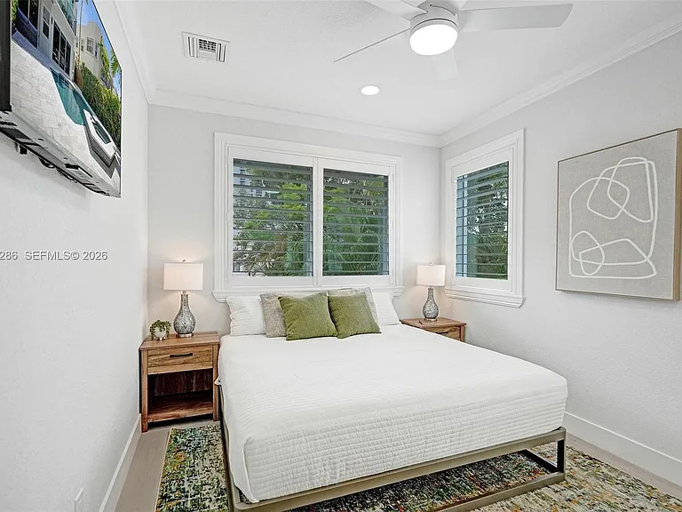453 SW 5th Ave — Photo 58