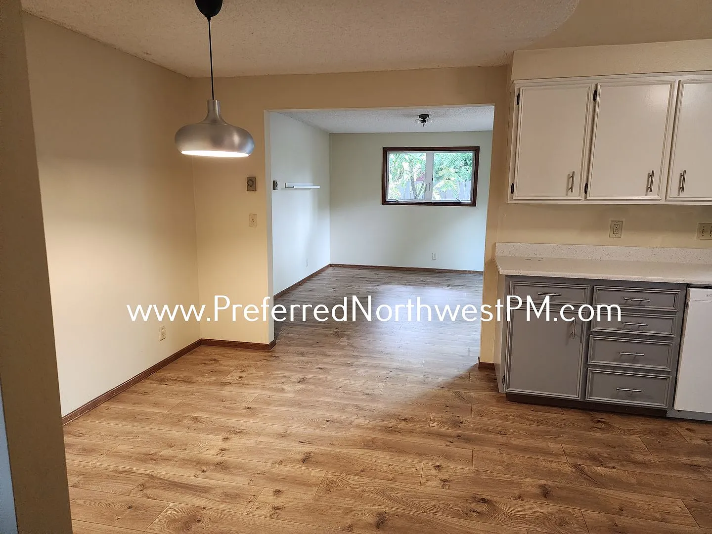 Beautiful 3 Bedroom Home off Garden Way — Photo 3