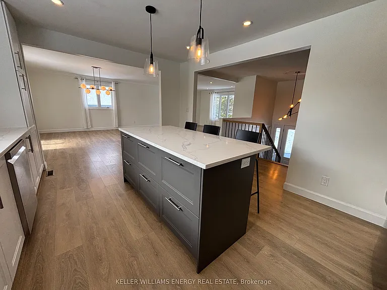 497 Wellington Main St — Photo 10