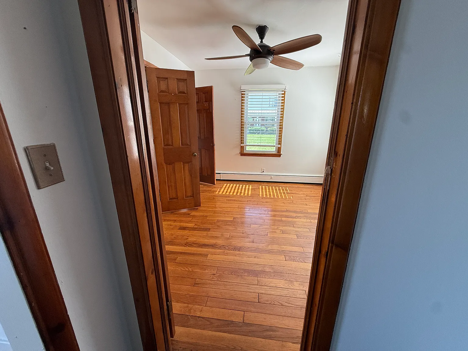 1 bed, 950 sqft, $1,300 — Photo 2