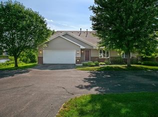 850 Matthew Dr, Chaska, MN 55318