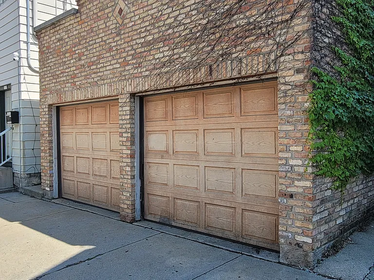 1035 E Brady St — Photo 27