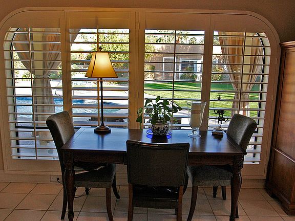 Dining area off kitchen